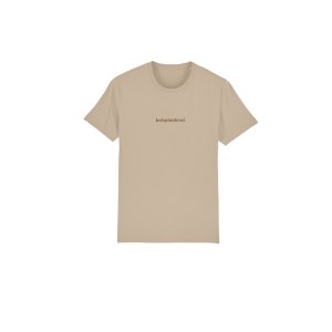 bolzplatzkind-friendly-t-shirt-sand-braun-bpksttu755-lifestyle_front.png