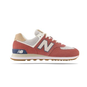 new-balance-574-rot-fsr2-u574-lifestyle_right_out.png