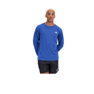 new-balance-essentials-sweatshirt-blau-fate-mt31516-lifestyle_front.png