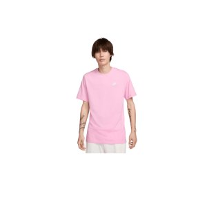 nike-club-t-shirt-rot-f622-ar4997-lifestyle_front.png