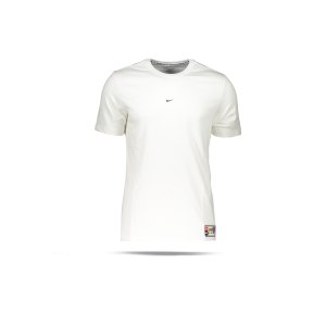 nike-f-c-graphic-t-shirt-weiss-f100-dh3702-lifestyle_front.png