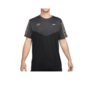 nike-repeat-t-shirt-schwarz-grau-rot-weiss-f010-dx2301-lifestyle_front.png