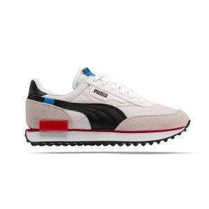 puma-future-rider-play-on-sneaker-weiss-f15-371149-lifestyle_right_out.png