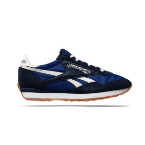 reebok-aztec-ii-blau-weiss-gx2457-lifestyle_right_out.png