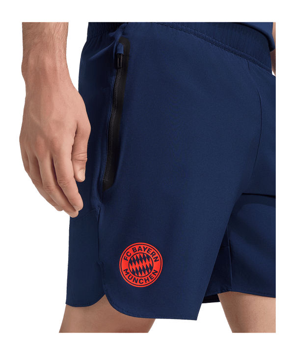 adidas FC Bayern München Tiro Travel Short Blau - blau